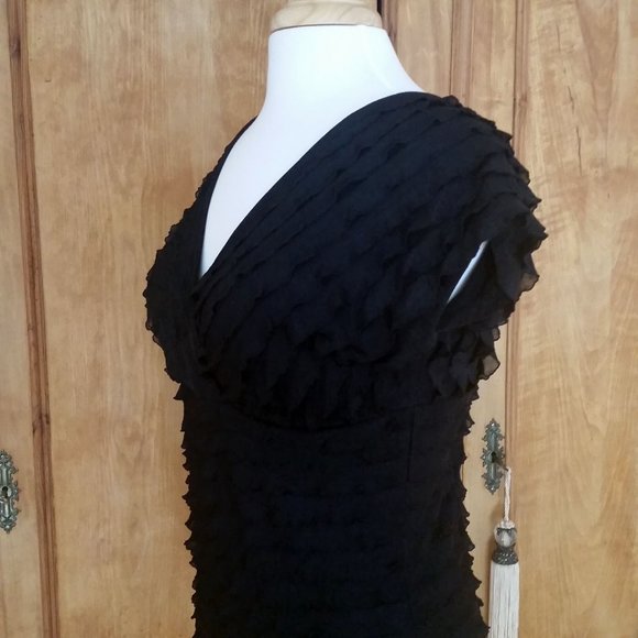 Jennie and Marlis V-Neck Black Ruffle Evening Top. Size Med - Picture 4 of 7